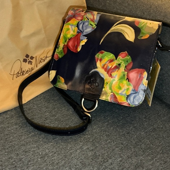 Patricia Nash Ilina Floral Crossbody Bag - Navy
Le Fleur Collection - Picture 1 of 10